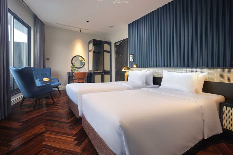 Elite Senior Suite- Private Balcony & Ocean View With Bathtub